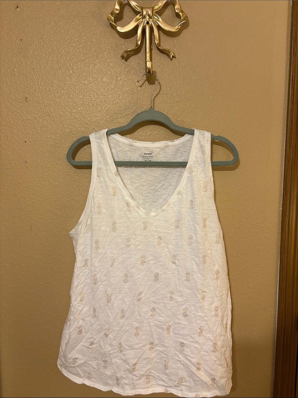 Old Navy Cream V-Neck Pineapple-Print Tank Top